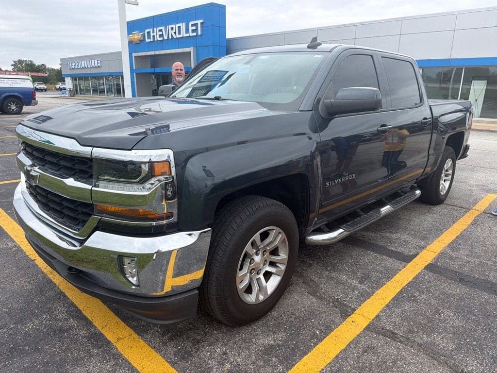 2018 Chevrolet Silverado 1500 LT — photo 1 of 5
