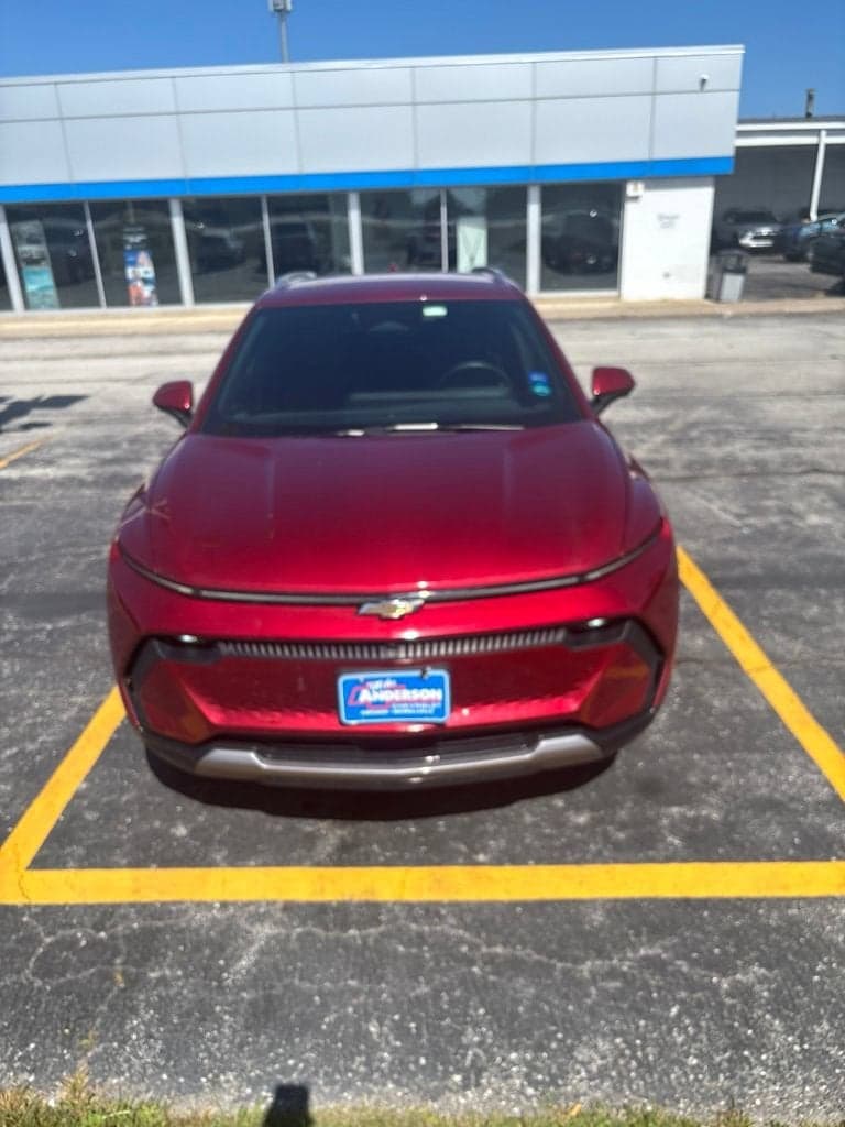 2024 Chevrolet Equinox EV 2LT — photo 1 of 4