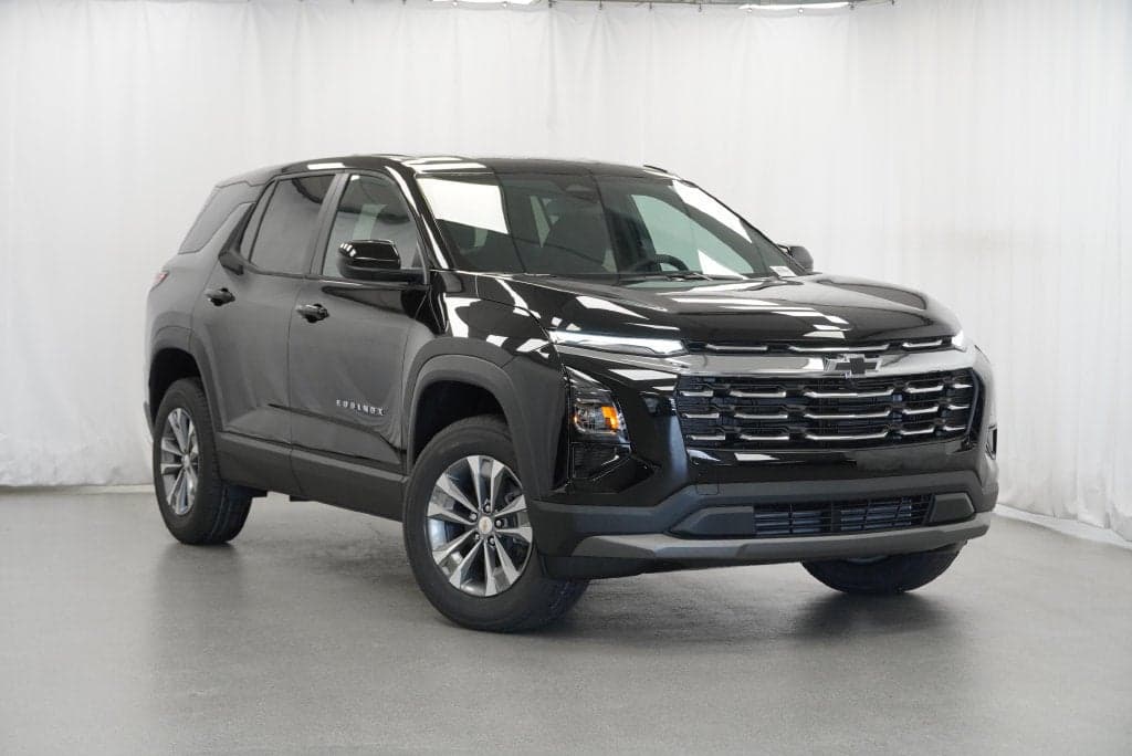 2027 Chevrolet Equinox FWD LT — photo 1 of 5