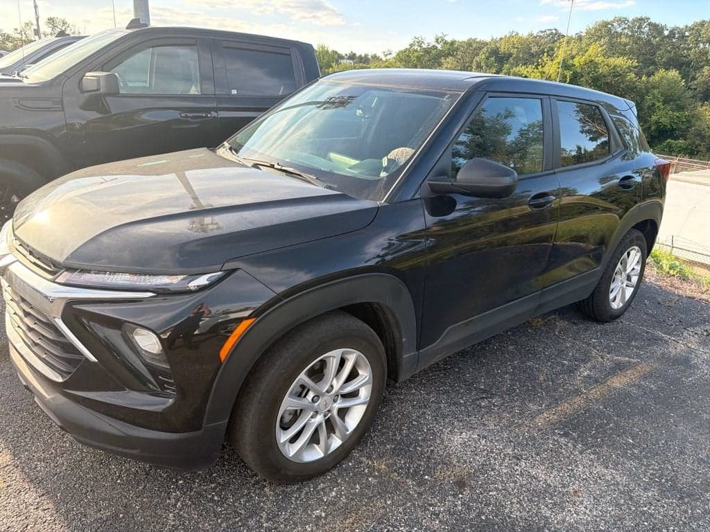 2024 Chevrolet Trailblazer LS — photo 1 of 5