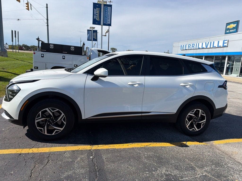 2024 Kia Sportage LX — photo 1 of 4