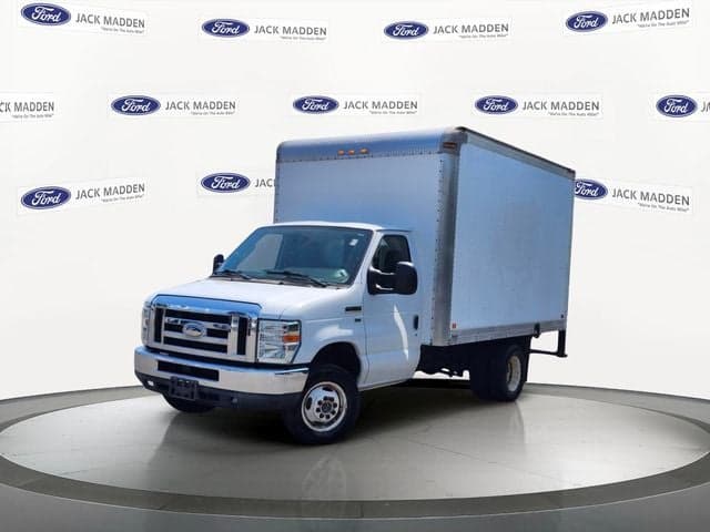 2015 Ford E-350SD Base Cutaway — photo 1 of 25