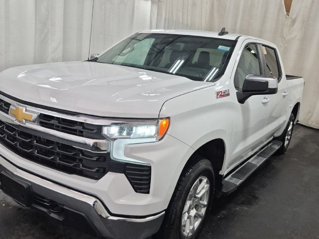 2025 Chevrolet Silverado 1500 LT — photo 1 of 9