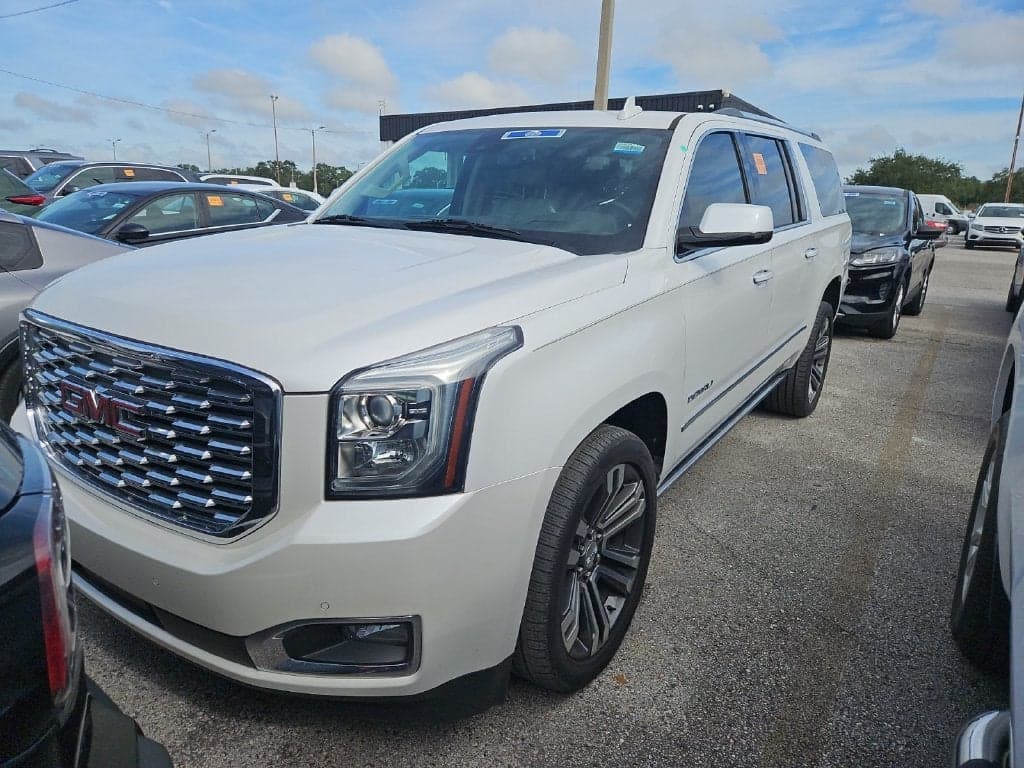 2020 GMC Yukon XL Denali — photo 1 of 10