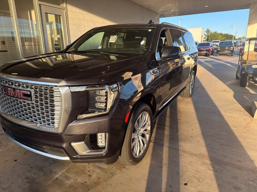 2023 GMC Yukon XL Denali — photo 1 of 5