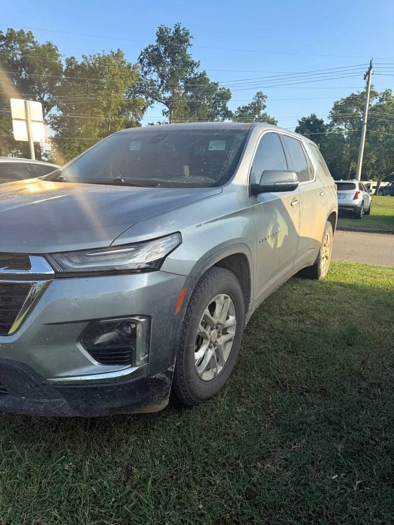 2023 Chevrolet Traverse LS — photo 1 of 15