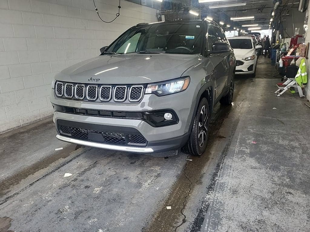2023 Jeep Compass Limited — photo 1 of 9