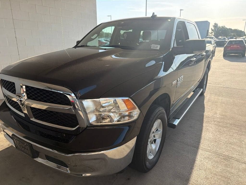 2020 RAM 1500 Classic SLT — photo 1 of 11