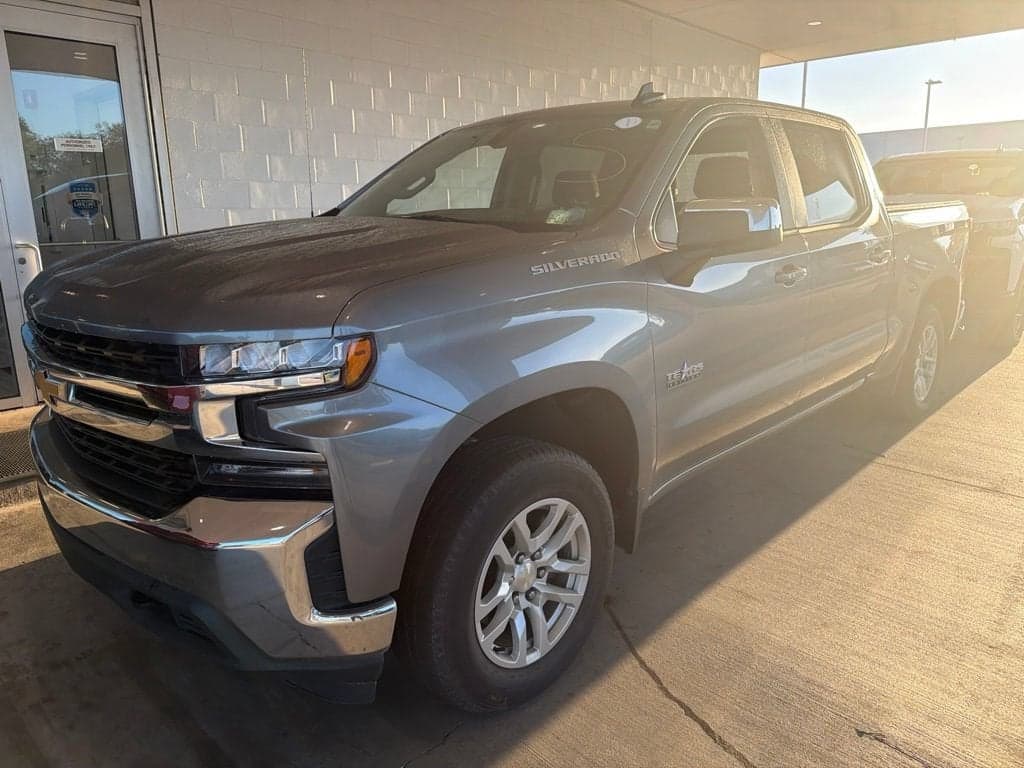 2021 Chevrolet Silverado 1500 LT — photo 1 of 8