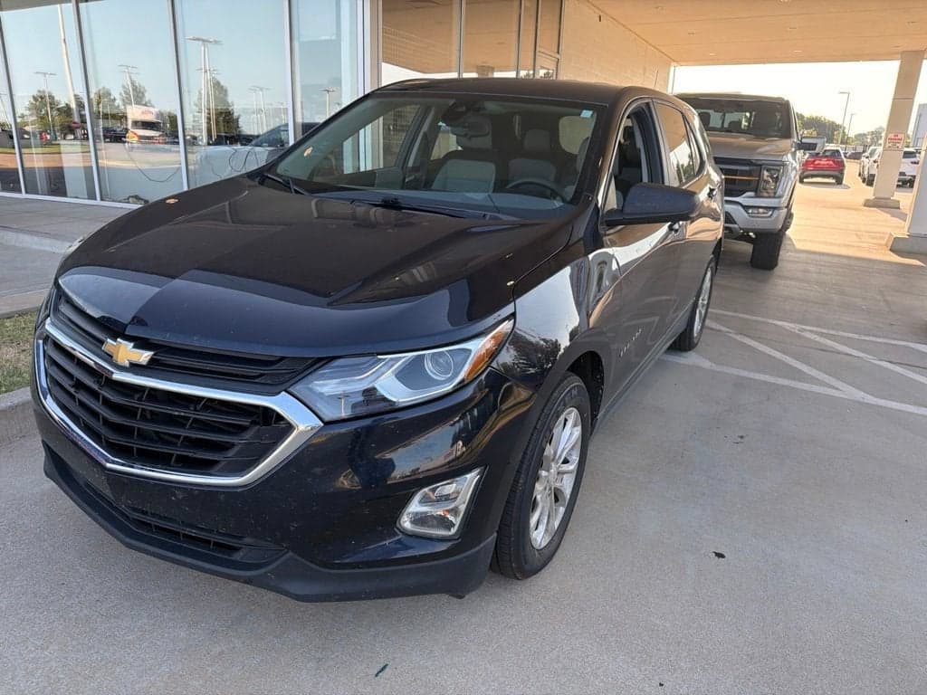 2020 Chevrolet Equinox LS — photo 1 of 12