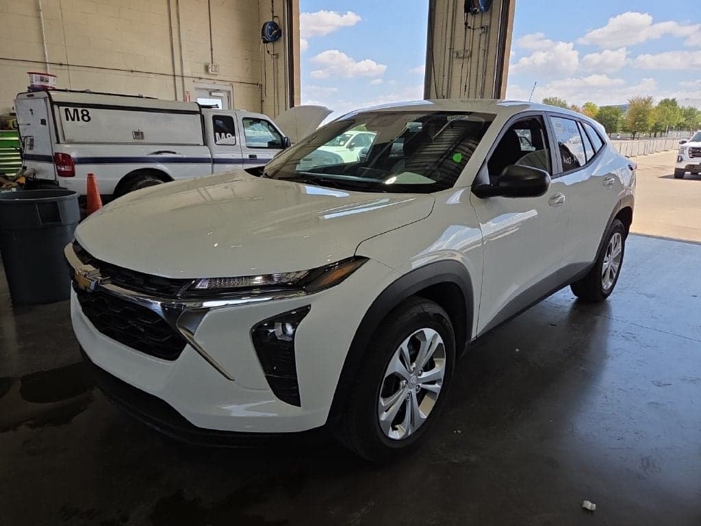 2026 Chevrolet Trax LS — photo 1 of 8