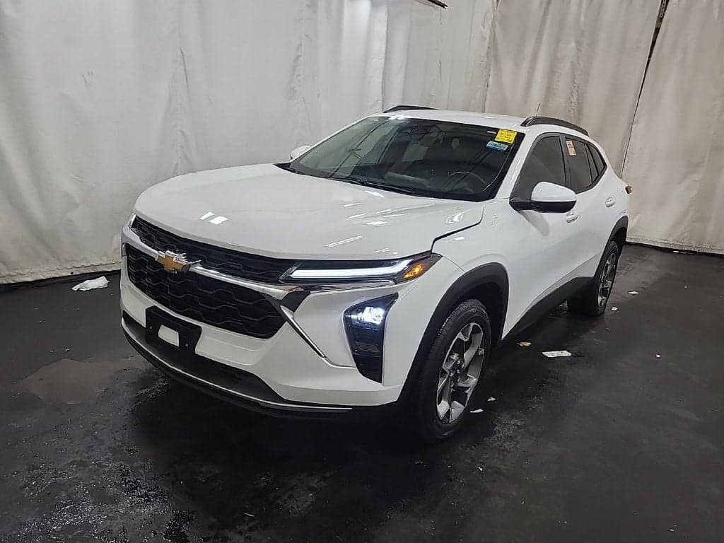 2025 Chevrolet Trax LT — photo 1 of 5