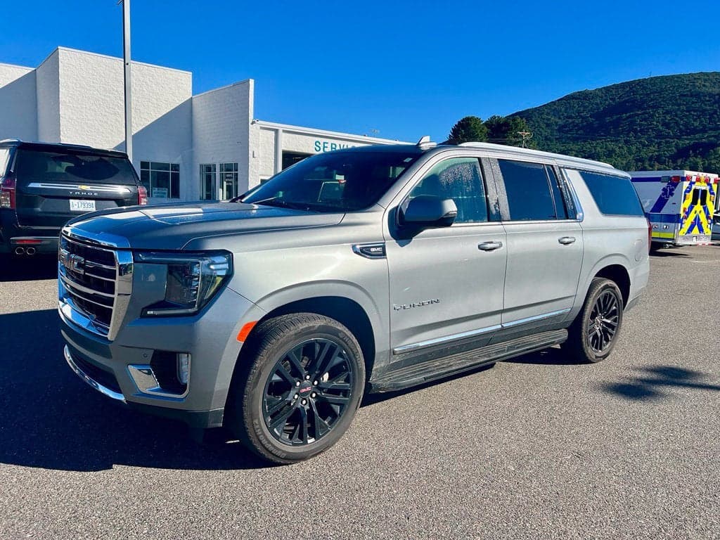 2023 GMC Yukon XL SLT — photo 1 of 31