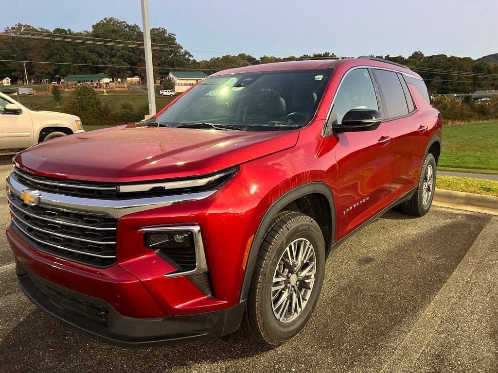 2025 Chevrolet Traverse AWD LT — photo 1 of 5