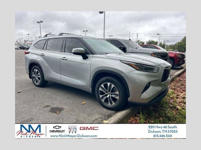 2021 Toyota Highlander XLE — photo 1 of 10