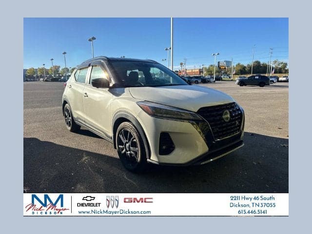2022 Nissan Kicks SR — photo 1 of 5