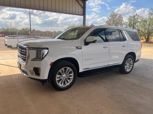 2024 GMC Yukon SLT — photo 1 of 38