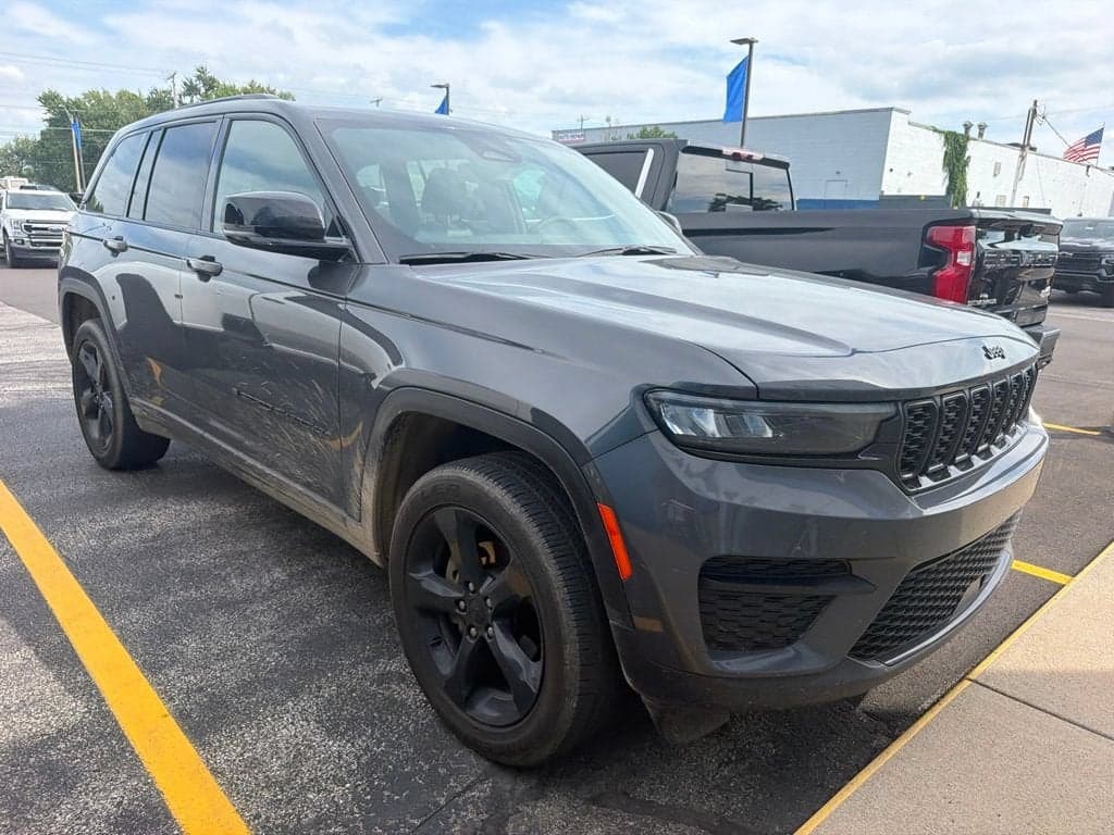 2024 Jeep Grand Cherokee Altitude — photo 1 of 2