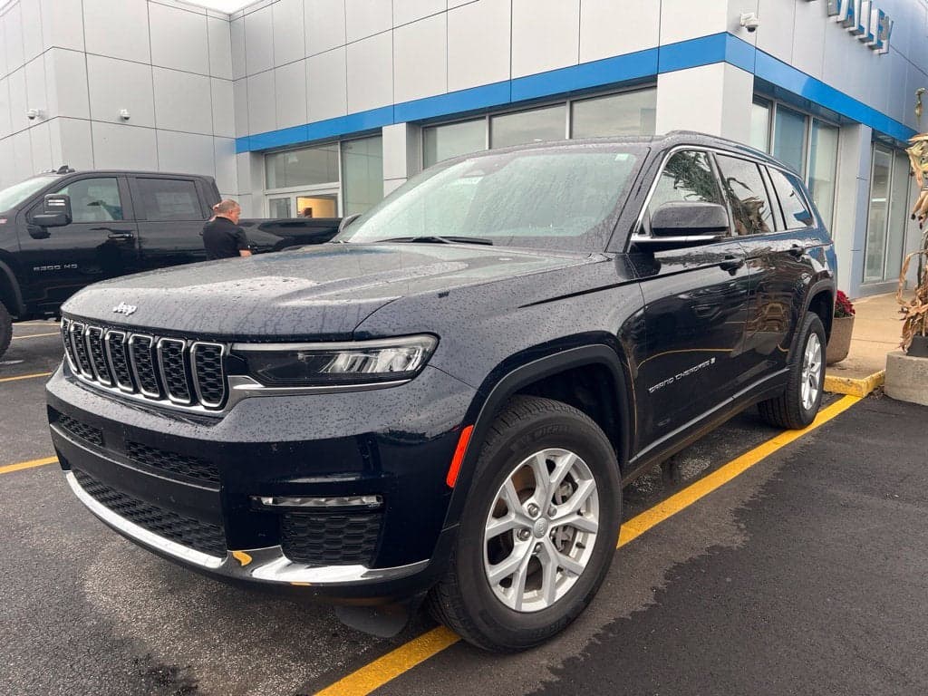 2023 Jeep Grand Cherokee L Limited — photo 1 of 5