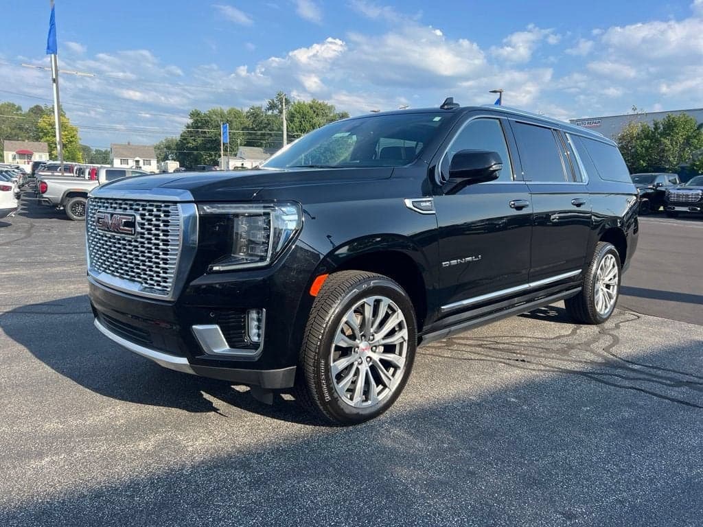 2021 GMC Yukon XL Denali — photo 1 of 5