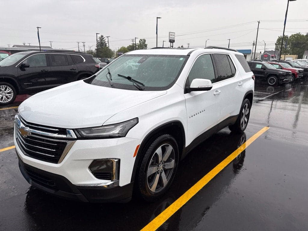 2023 Chevrolet Traverse LT Leather — photo 1 of 5