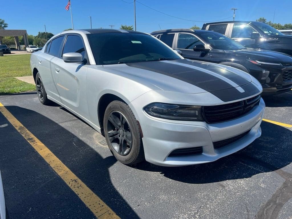 2020 Dodge Charger SXT — photo 1 of 5