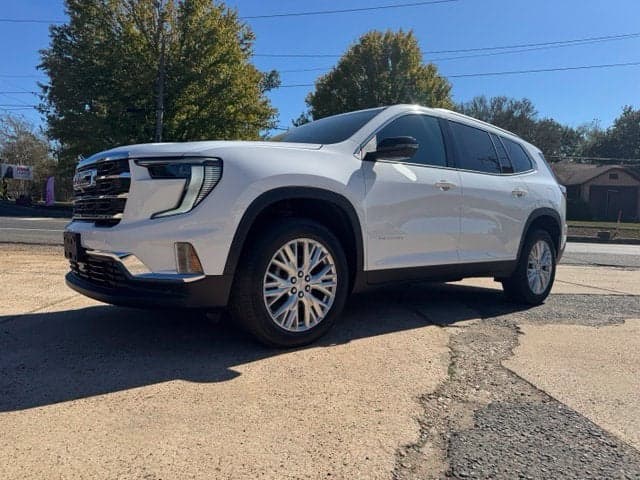 2027 GMC Acadia FWD Elevation — photo 1 of 5