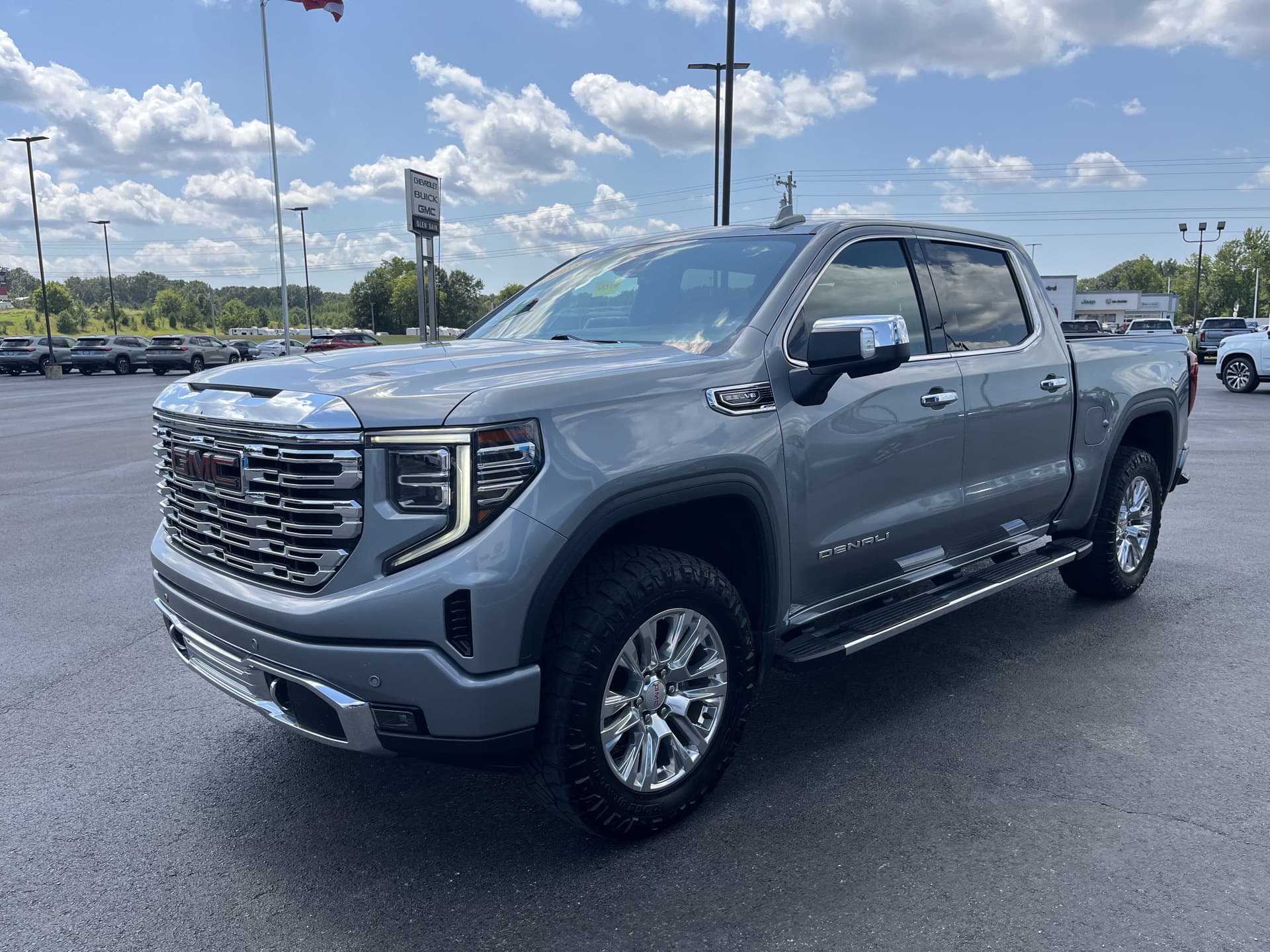 2023 GMC Sierra 1500 Denali — photo 1 of 33