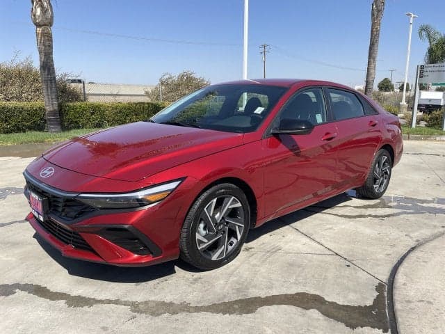 2025 Hyundai Elantra SEL Sport — photo 1 of 33