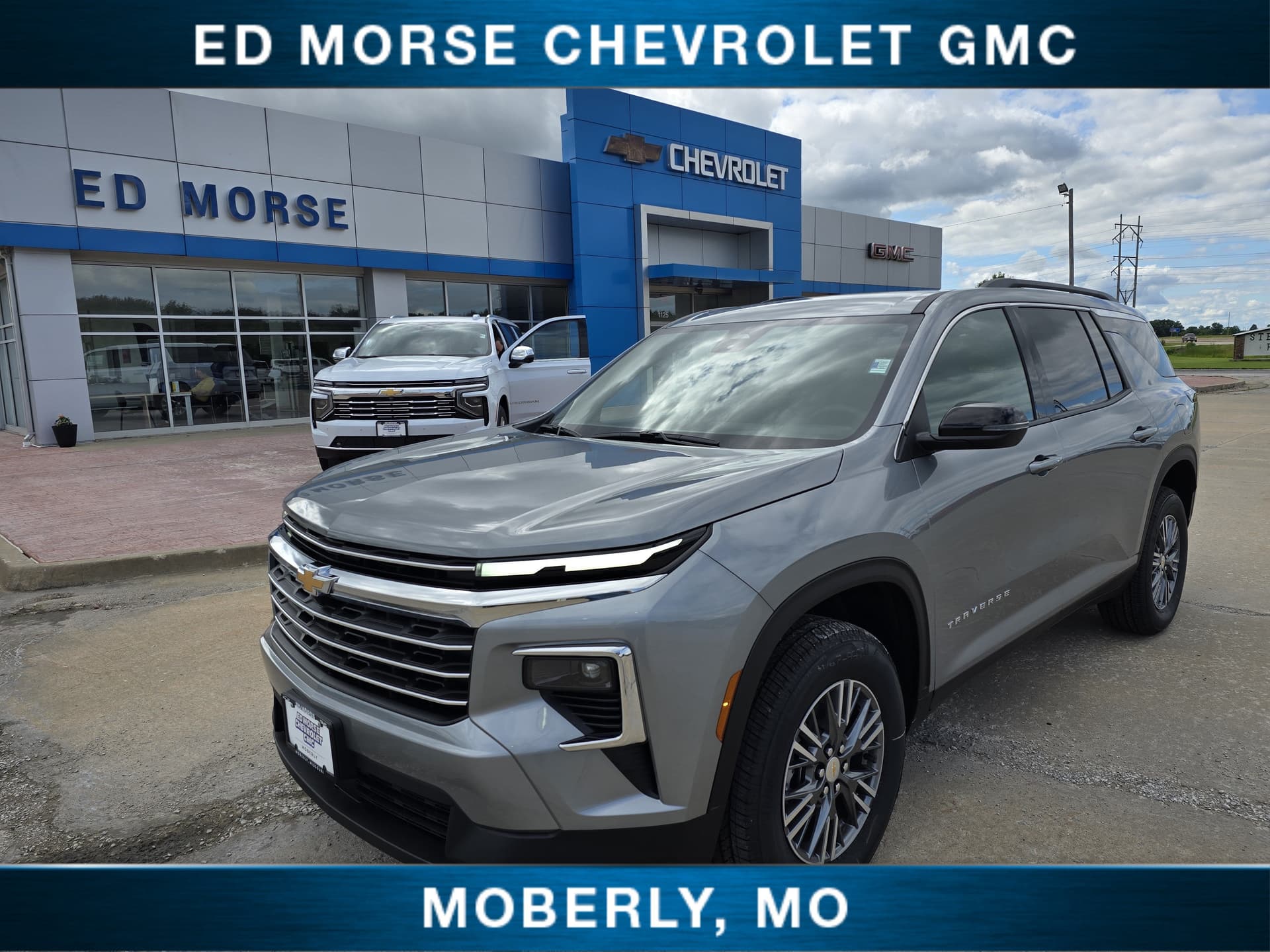 2026 Chevrolet Traverse FWD LT — photo 1 of 68