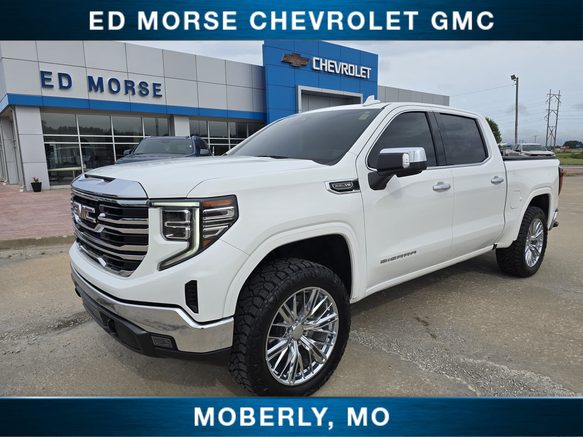 2022 GMC Sierra 1500 SLT — photo 1 of 81