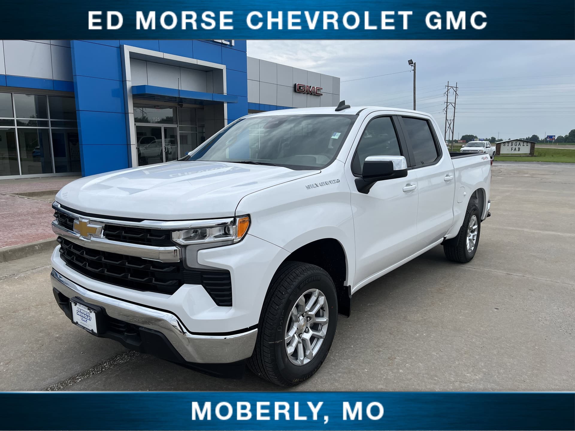 2025 Chevrolet Silverado 1500 LT — photo 1 of 19