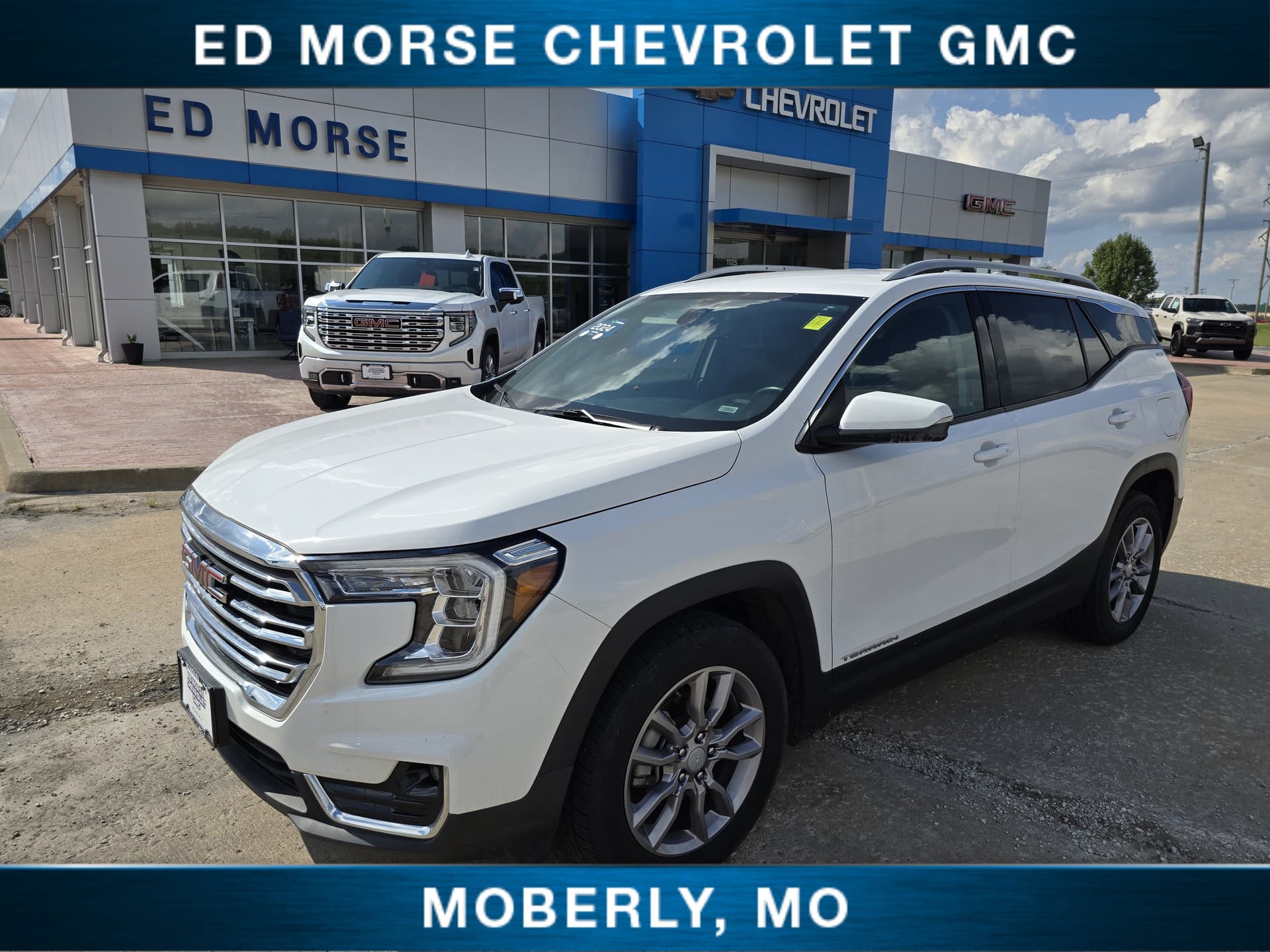 2024 GMC Terrain SLT — photo 1 of 72