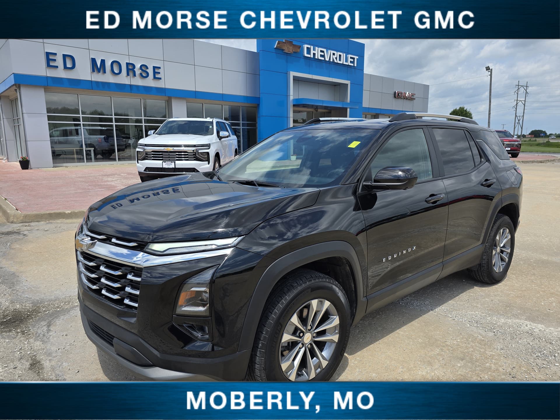 2025 Chevrolet Equinox AWD LT — photo 1 of 73