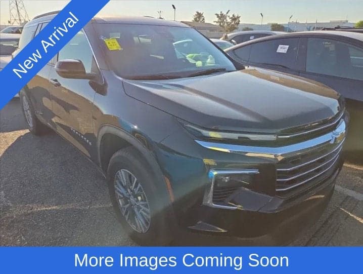 2025 Chevrolet Traverse FWD LT — photo 1 of 5