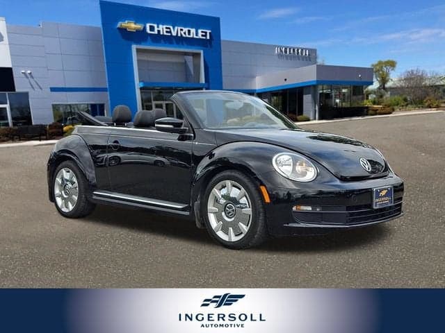 2013 Volkswagen Beetle Convertible 2.5L — photo 1 of 32