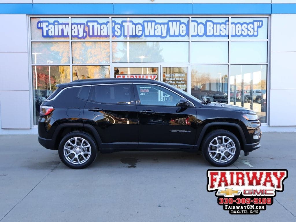 2024 Jeep Compass Latitude Lux — photo 1 of 5