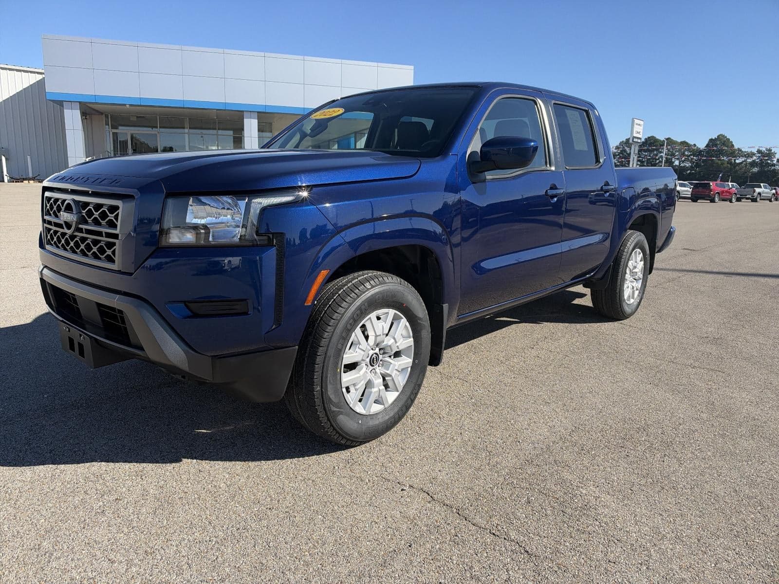 2022 Nissan Frontier SV — photo 1 of 5