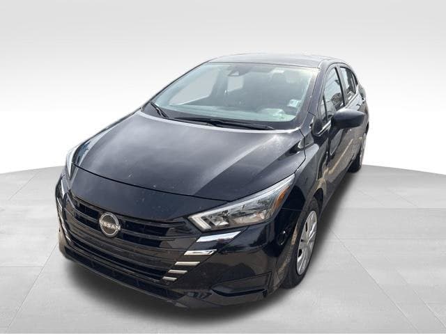 2025 Nissan Versa S — photo 1 of 16