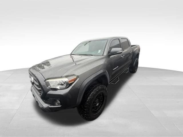 2017 Toyota Tacoma SR5 — photo 1 of 18