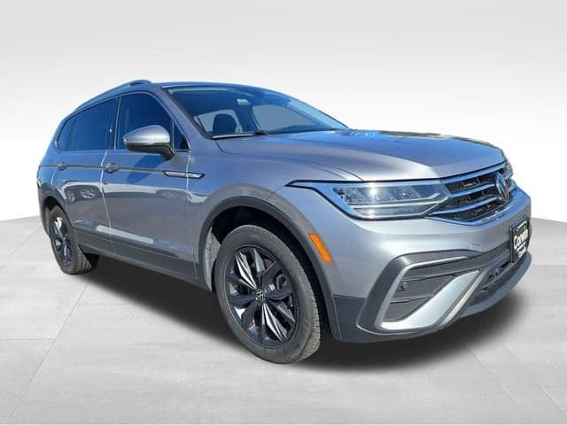 2022 Volkswagen Tiguan SE — photo 1 of 34