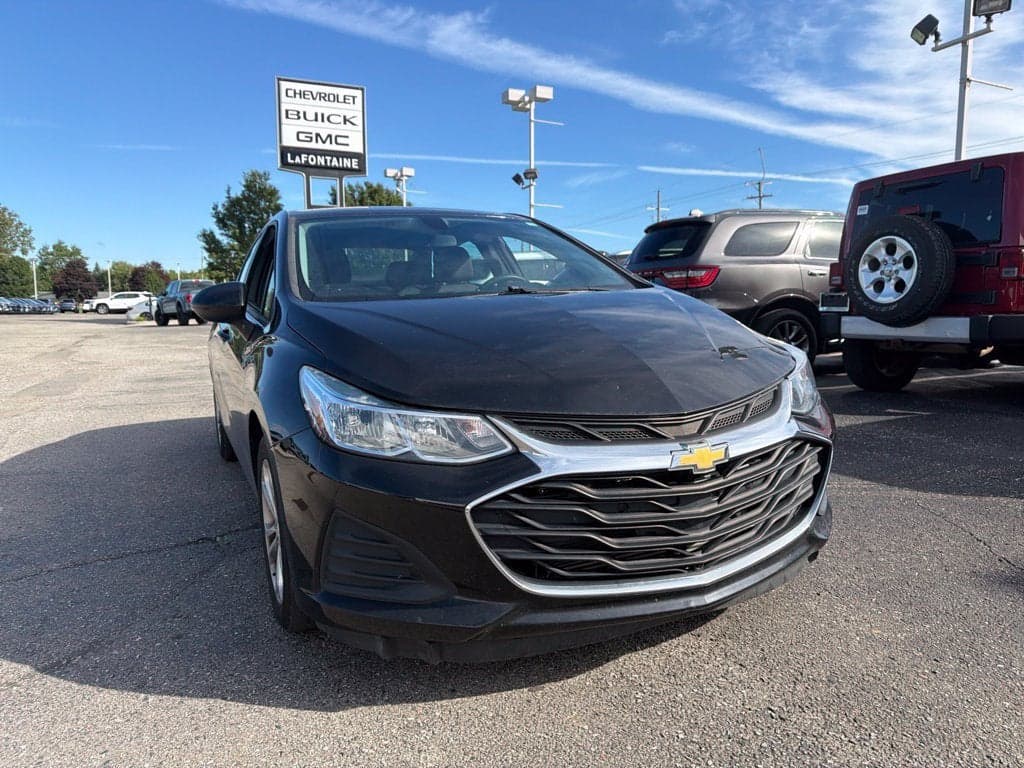 2019 Chevrolet Cruze LS — photo 1 of 18