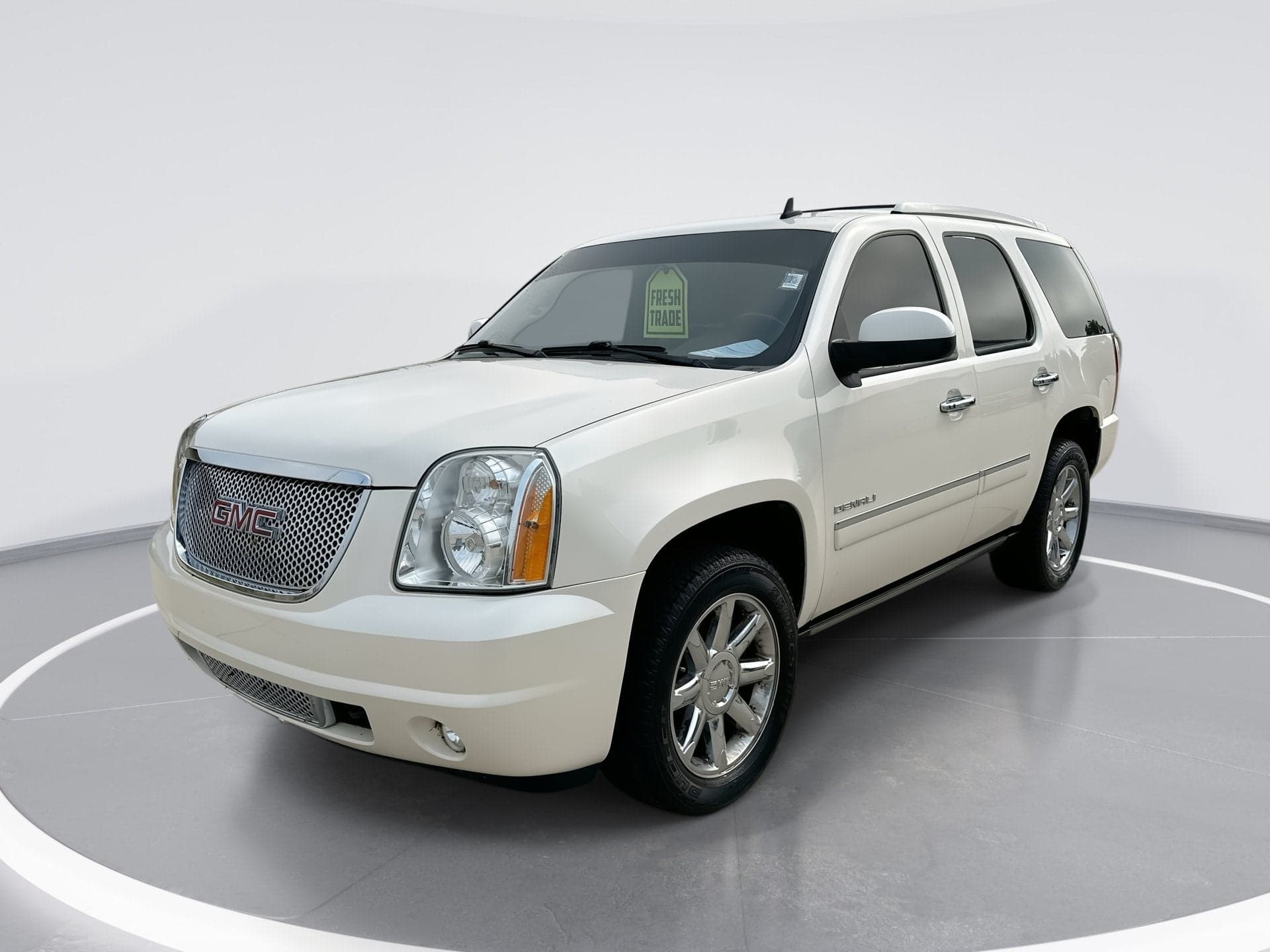 2014 GMC Yukon Denali — photo 1 of 35