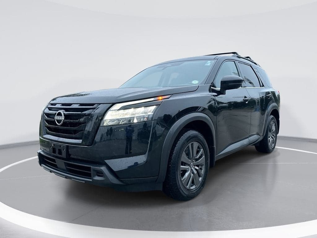 2022 Nissan Pathfinder SV — photo 1 of 17