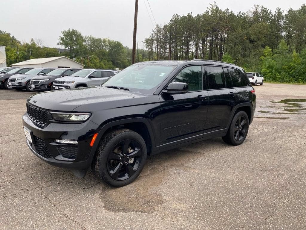 2024 Jeep Grand Cherokee Limited — photo 1 of 28