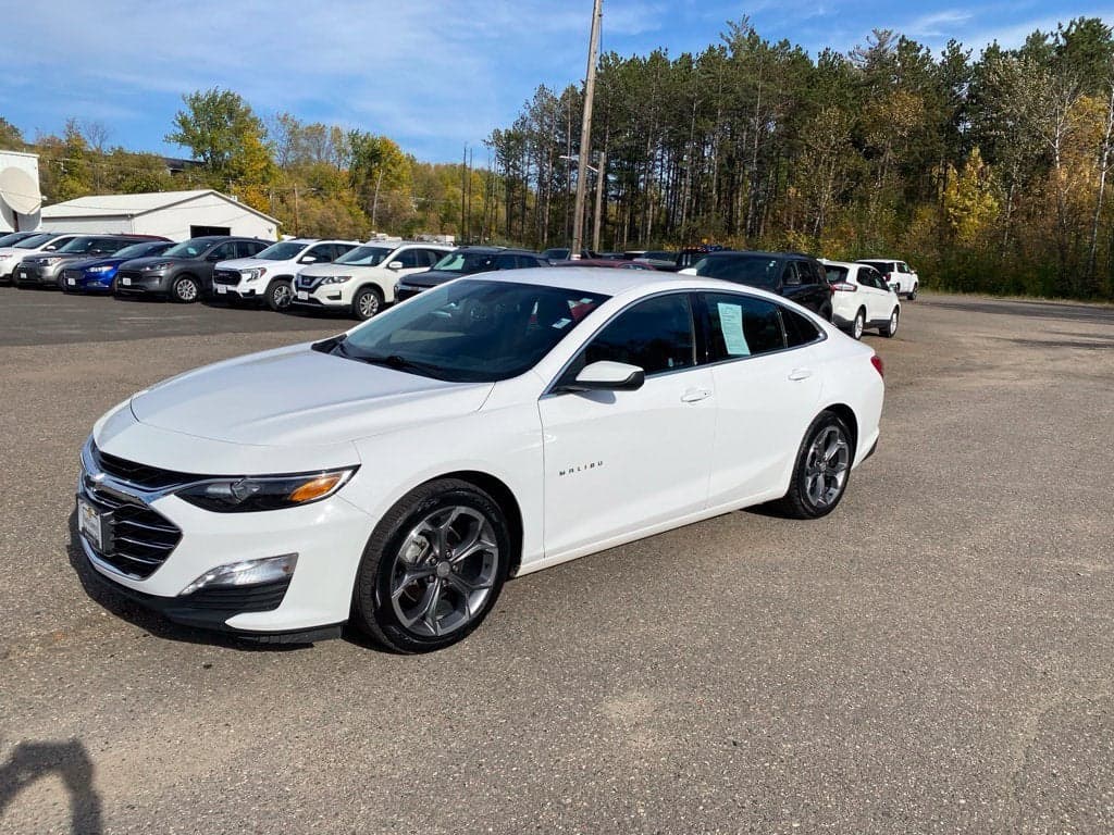 2020 Chevrolet Malibu LT — photo 1 of 5