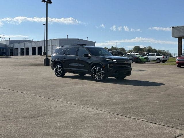 2027 Chevrolet Traverse FWD High Country — photo 1 of 5