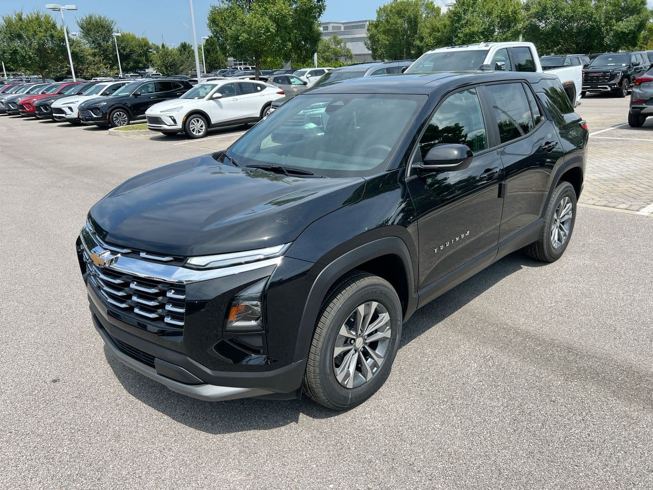 2027 Chevrolet Equinox FWD LT — photo 1 of 25