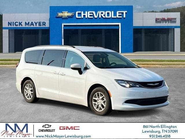 2021 Chrysler Voyager LXI — photo 1 of 10