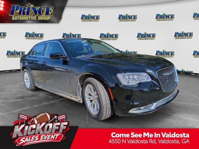 2021 Chrysler 300 Touring — photo 1 of 7